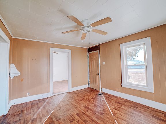 4th image of 850 E Chestnut St