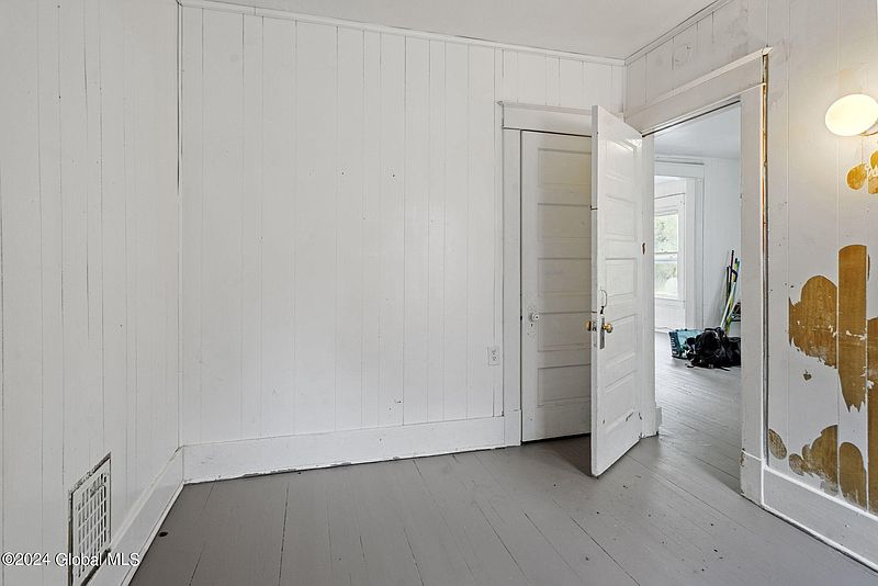 4th image of 213-215 Vrooman Avenue
