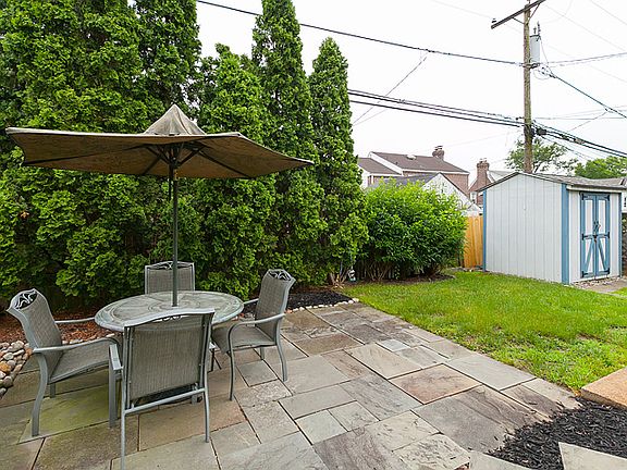 4th image of 227 Oxford Hill Ln