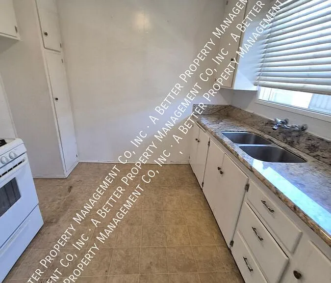 1739 E 1st St #10 — Photo 1