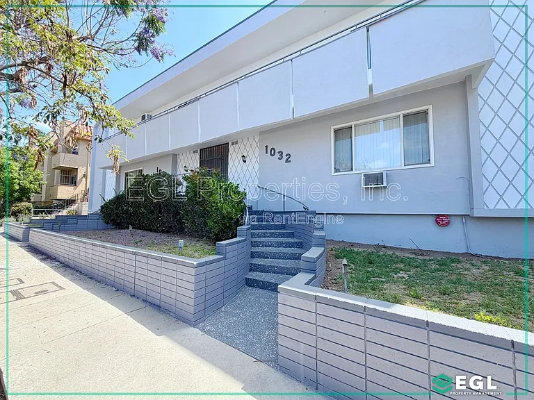 1032 N Gardner St #17 — Photo 13
