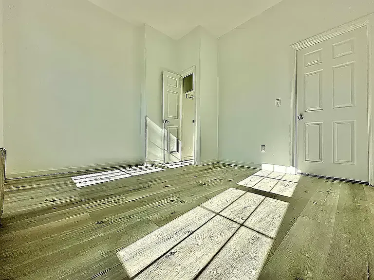 161 Hart St #11 — Photo 5