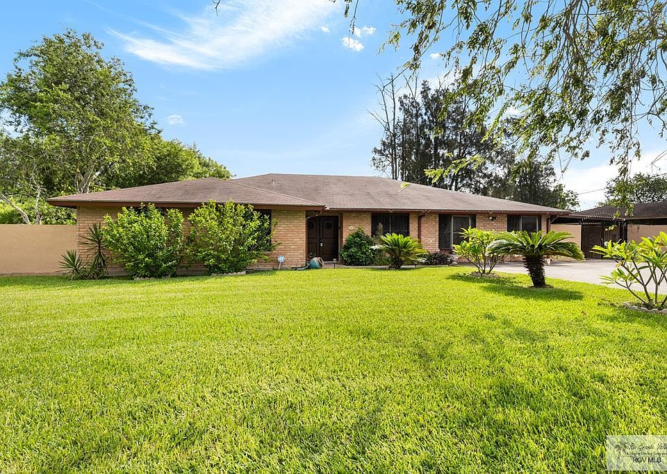 1st image of 945 Acacia Lake Dr