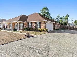 10209 Lake Forest Dr, Ocean Springs, MS 39565