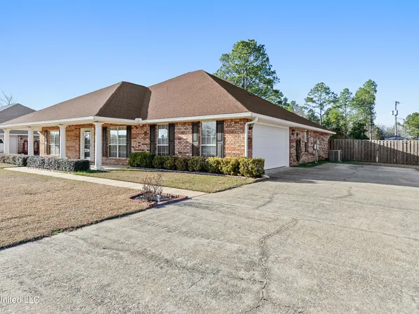10209 Lake Forest Dr, Ocean Springs, MS 39565