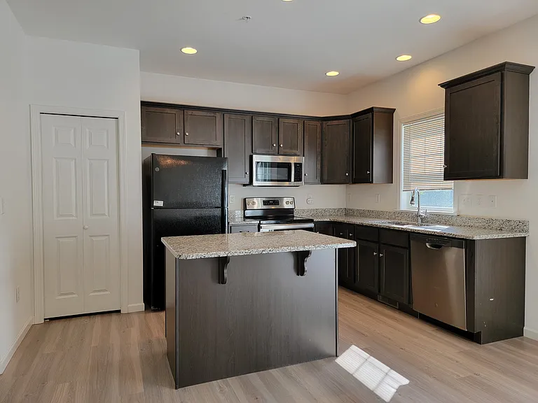 10 Glenbrook Ct — Photo 3