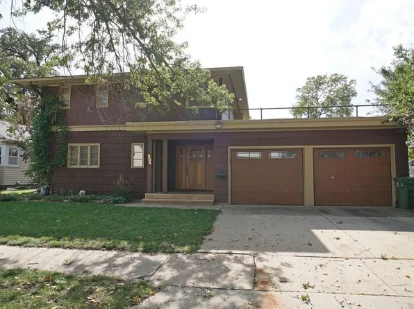 204 Clark St, Charles City, IA 50616