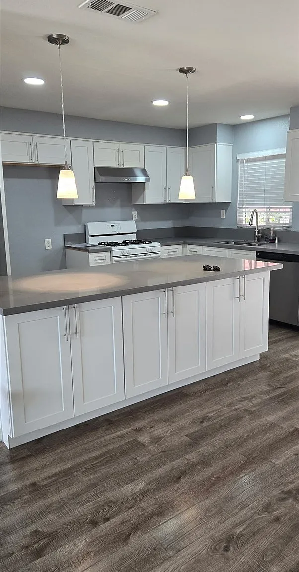 3 bed, 1300 sqft, $3,500 — Photo 2