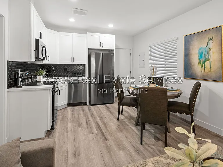 4988 Genesee Ave #4988 — Photo 4