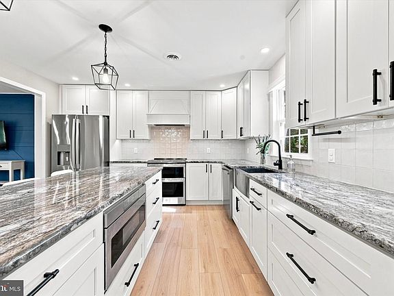 5th image of 204 Edith Ln