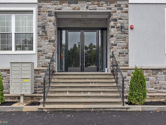 3rd image of 418 Jefferson Ave #4
