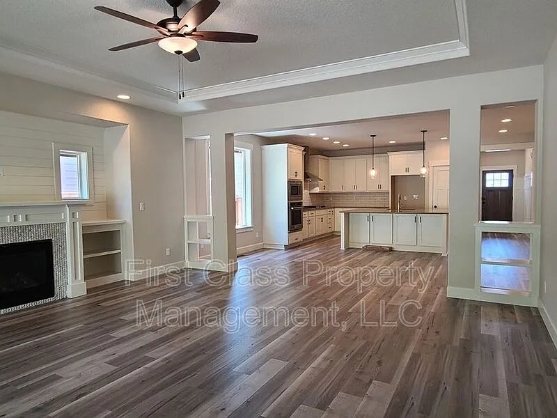 4857 SE Barbara Lynn Way photo 1