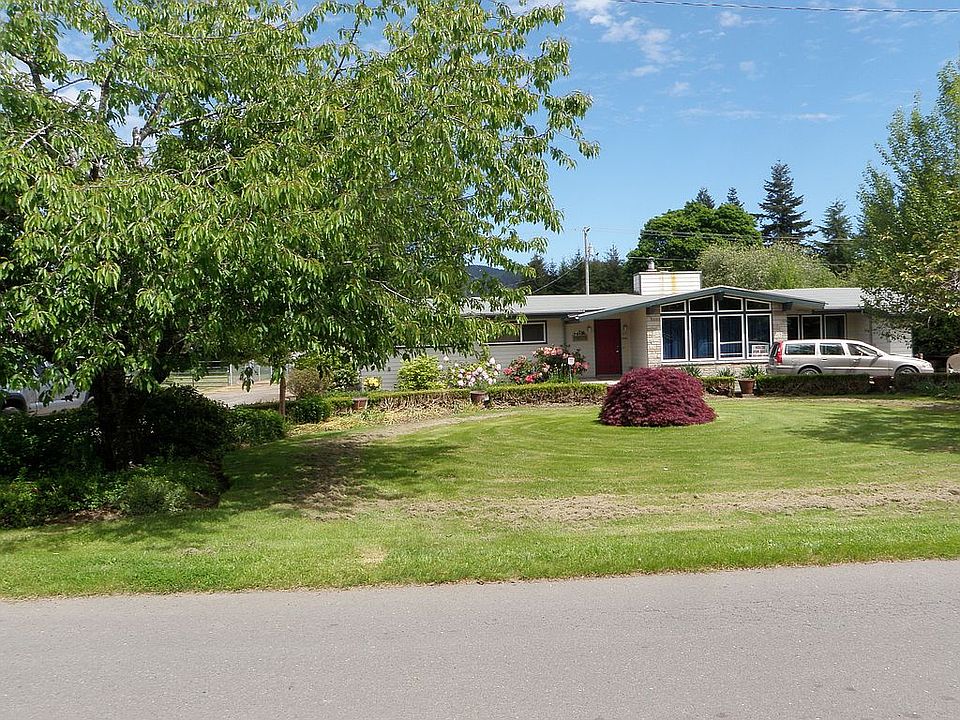 faces 5th street to the west