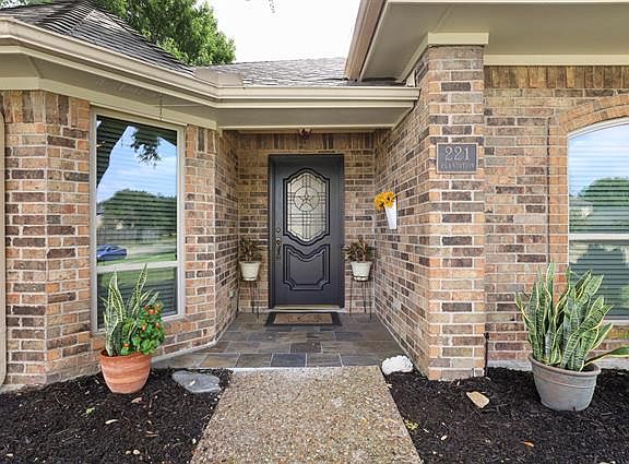 2nd image of 221 Plantation Dr