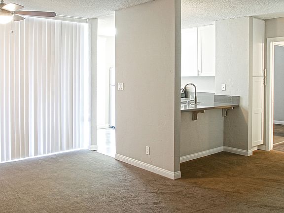 5th image of 3950 Leland St #0