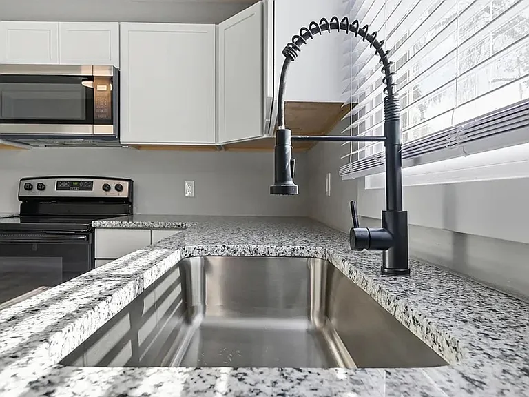 504 Harris St — Photo 9