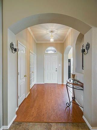 2nd image of 900 Red Oak Trl
