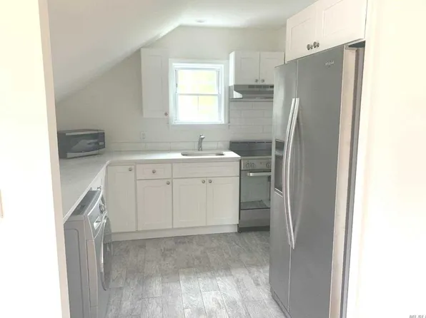 516 3rd Ave, Bayport, NY 11705