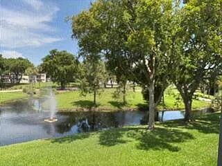 700 S Hollybrook Dr #207