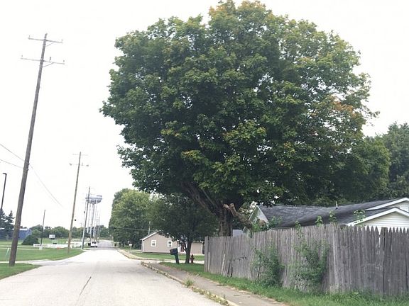 4th image of 612 S Ireland St