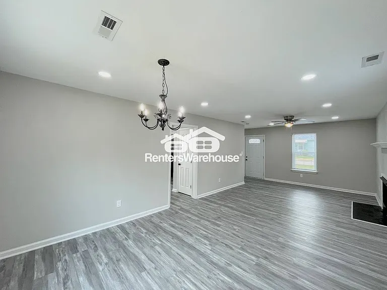 1054 Ivaloo St — Photo 7