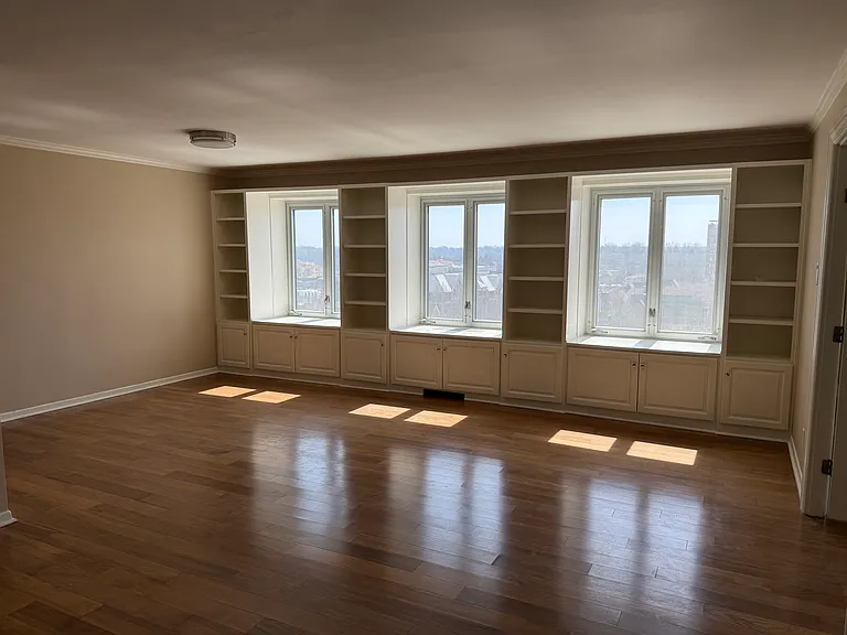 221 W 48th St #1403 — Photo 3