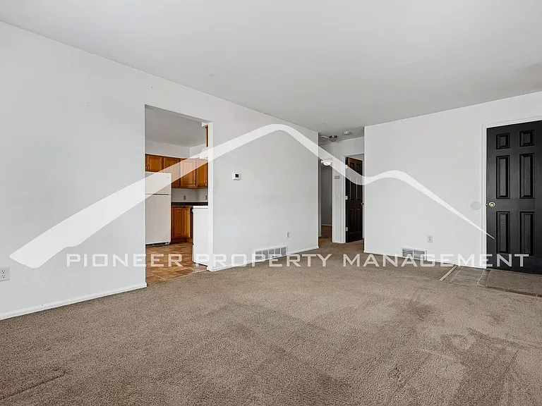 2902 W Short Pl — Photo 4