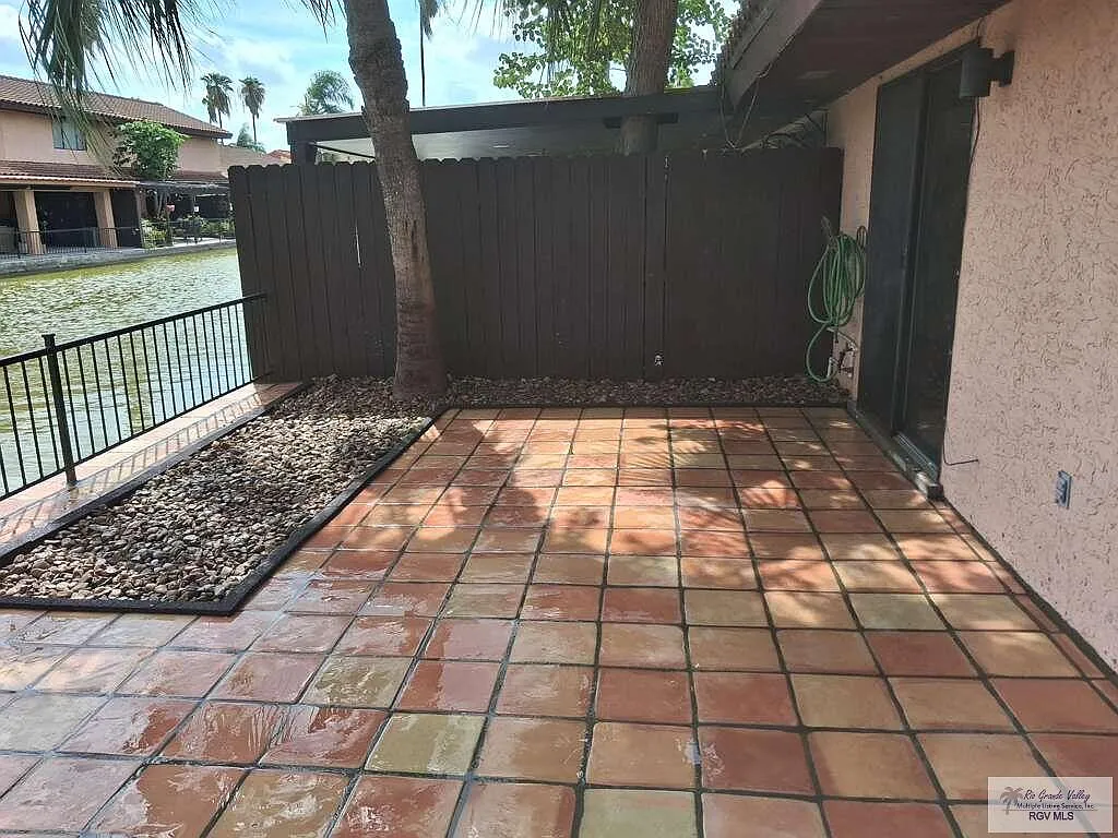 3 bed, 3.0 bath, 1980 sqft, $2,000 — Photo 3