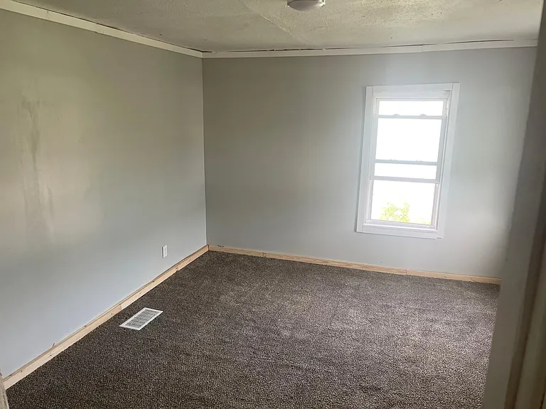 1136 Main St — Photo 13