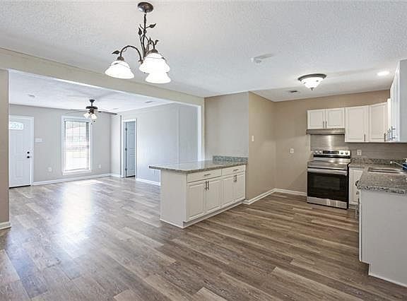 3rd image of 1728 Heights Dr