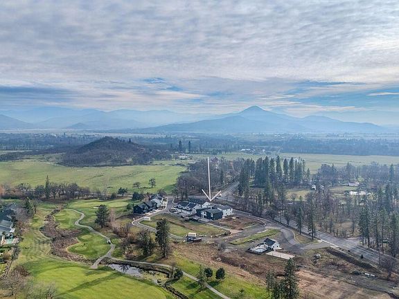 3rd image of 201 Bogey Ln