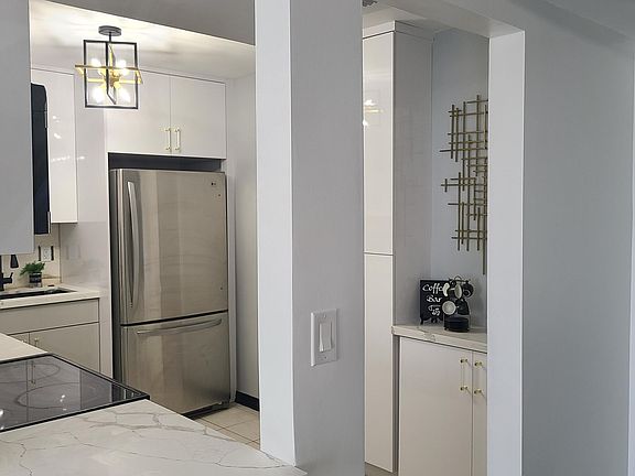 3rd image of 2500 Parkview Drive #802