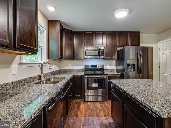 4th image of 15 Latane Dr