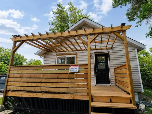 1401 C AVENUE N, Saskatoon, SK S7L 1K9