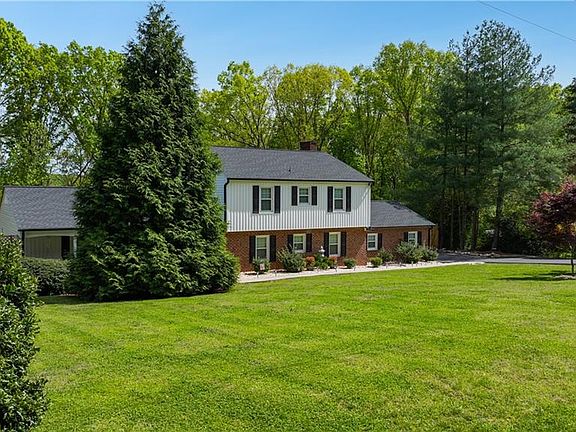 3rd image of 1074 N Rockridge Rd