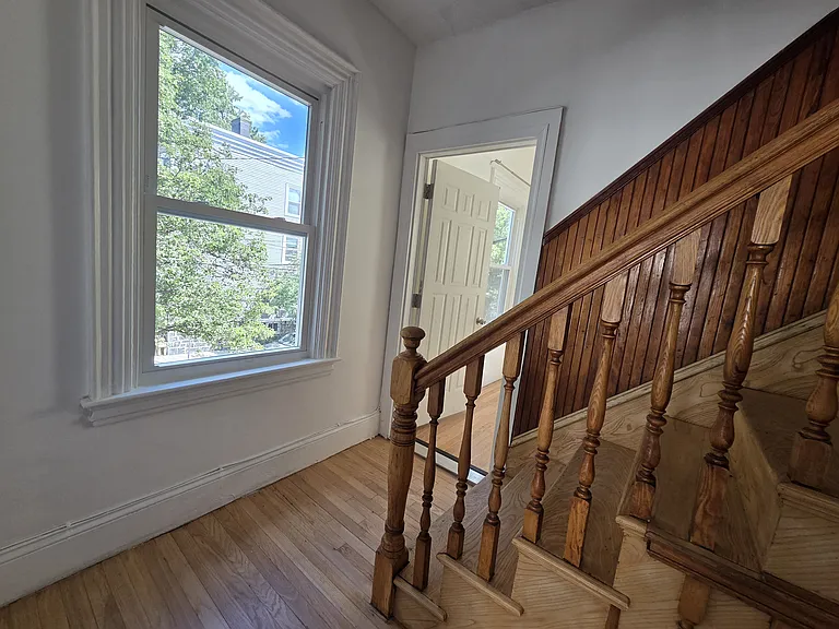 Pinckney St — Photo 13