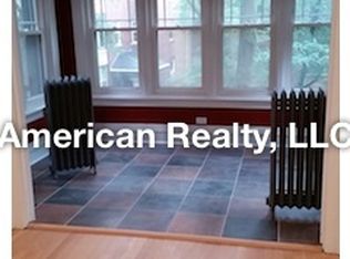 855 W Margate Ter, Chicago, IL 60640