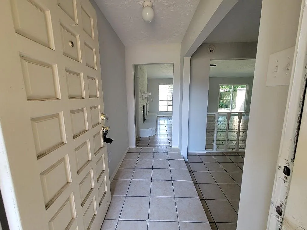 3 bed, 2.0 bath, 1488 sqft, $1,825 — Photo 2