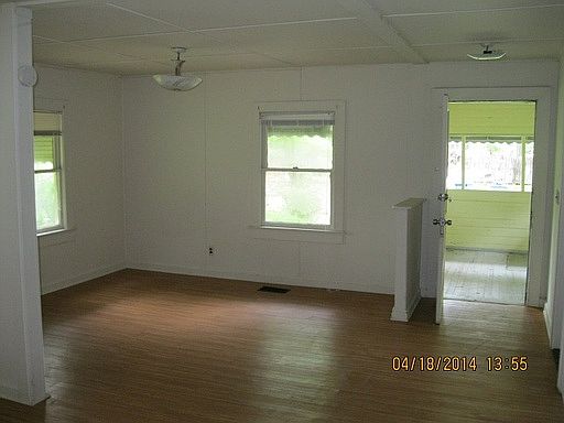 4th image of 836 Cesery Ter