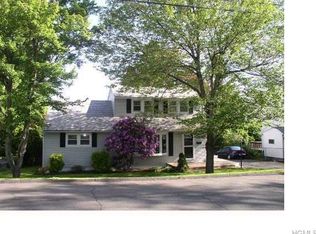 3 Oak St, Garnerville, NY 10923