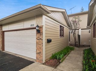 823 Bluebird St, Deerfield, IL 60015