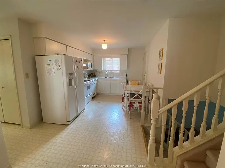 1087 Brookview Cres — Photo 12