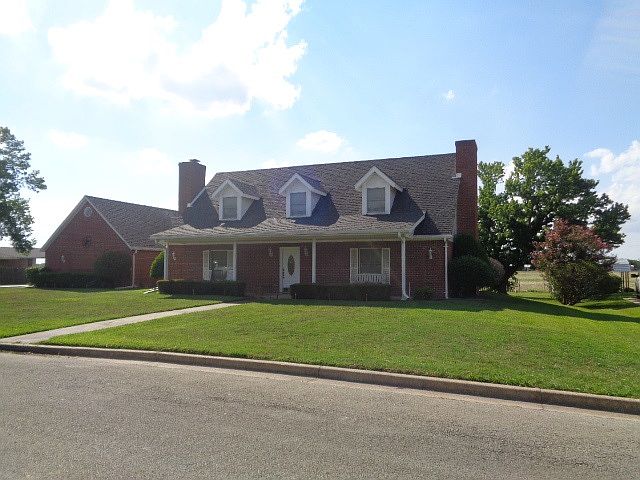 1st image of 901 Mesquite Ln
