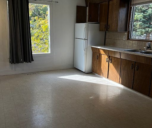 4th image of 19 Maple Dr