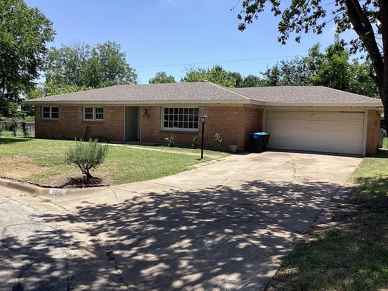 155 Chateau Dr — Photo 1