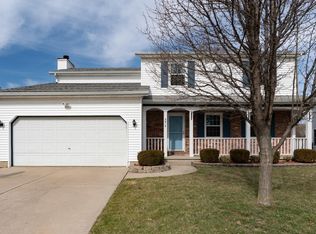 3414 Fountain Lake Dr, Bloomington, IL 61704
