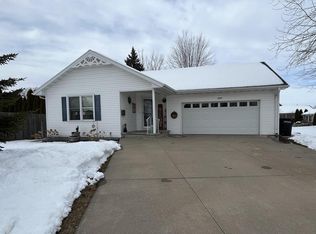 1062 Bismarck Ave, Oshkosh, WI 54902