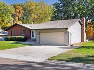 6802 Cottonwood Ln N, Maple Grove, MN 55369