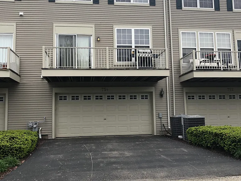 754 Thornbury Ct #1 — Photo 18