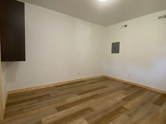 2nd image of 907 S Broadway St #39